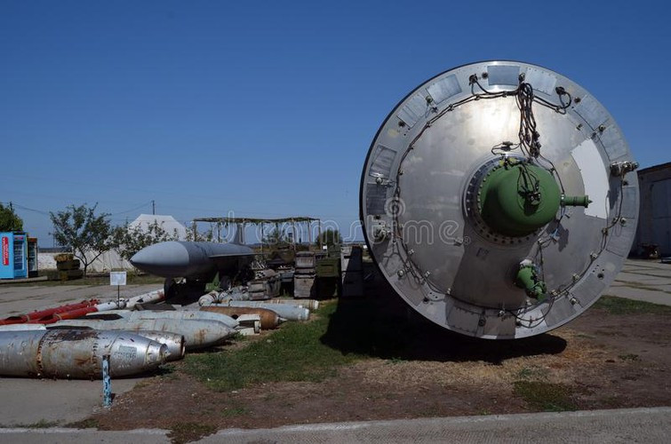 R-36M2 sử dụng phương thức phóng thẳng đứng nguội. Đạn tên lửa được bảo quản trong thùng vận tải – phóng, lắp trong hầm phóng được nạp nhiên liệu ở trạng thái trực chiến thời gian dài. Cơ chế phóng được thực hiện hoàn toàn tự động.