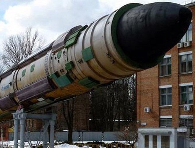 Quá trình phá hủy hai tên lửa dự kiến được thực hiện vào tháng 11, trong đó mỗi tên lửa có khối lượng 52 tấn sẽ được tháo rời để thu hồi các kim loại quý.