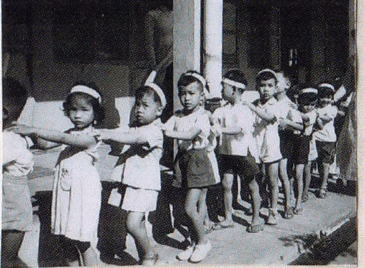 Năm 1948, Vĩnh Bang đến Thụy Sỹ để theo học tâm lý giáo dục. Sau đó, ông trở thành “cánh tay phải” của Jean Piaget và được công nhận là một trong những nhà tâm lý học sư phạm quan trong nhất của Đại học Genève trong nhiều thập niên.