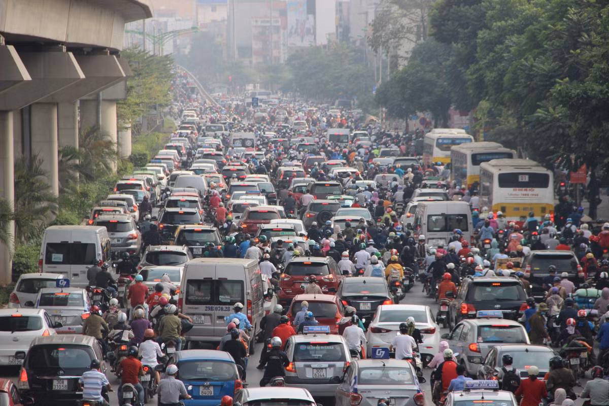 Xem 1,2 ty USD ket cung tren duong pho Ha Noi-Hinh-2