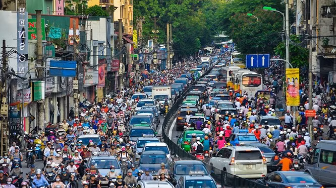 Ông Trần Hữu Minh, Phó Chánh văn phòng Ủy ban An toàn giao thông Quốc gia có cách nhìn tổng quát hơn khi cho rằng muốn phát triển đô thị hiện đại, Hà Nội vừa phải có chiến lược, vừa phải có lộ trình, giải pháp cụ thể từng năm, từng tháng.
