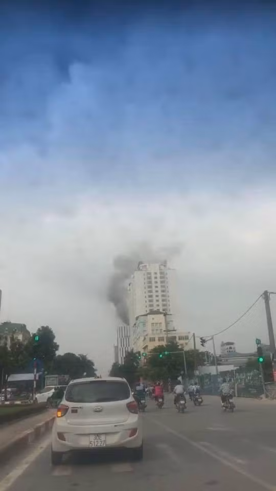 Theo thông tin ban đầu, nguyên nhân cháy Trụ sở Trung tâm lưu ký chứng khoán Việt Nam bắt nguồn từ sự cố ở hộp kỹ thuật nằm tại tầng 18 của tòa nhà.