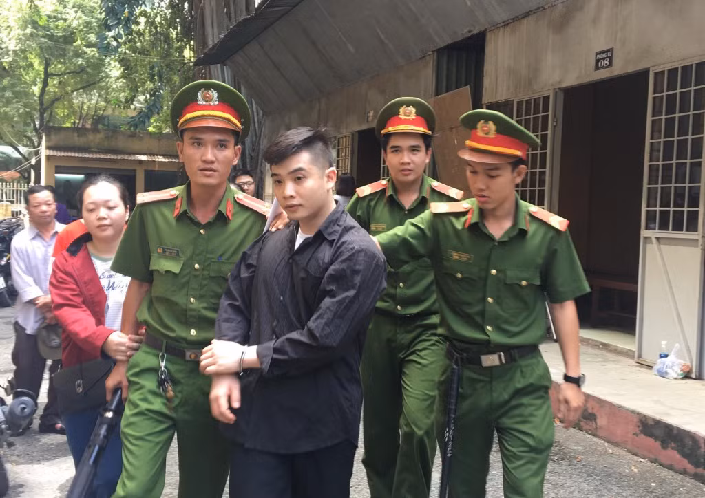 Dam chet ban nhau trong bua tiec, nam thanh nien nhan 19 nam tu