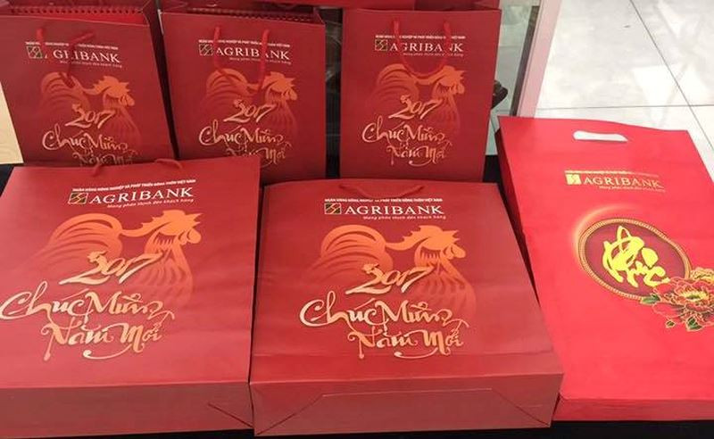 Can xu ly Agribank the nao vi vi pham Luat dau thau, chia nho du an in lich?