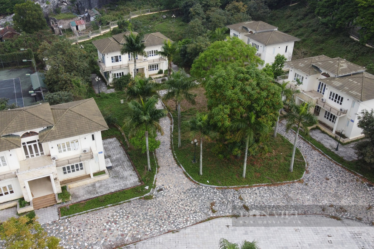 Theo thiết kế, công trình có hình thức kiến trúc truyền thống gồm: Nhà trung tâm đón tiếp và thông tin, nhà nghỉ sinh thái và các công trình phụ trợ, hạ tầng kỹ thuật. (Ảnh: Dân Việt).