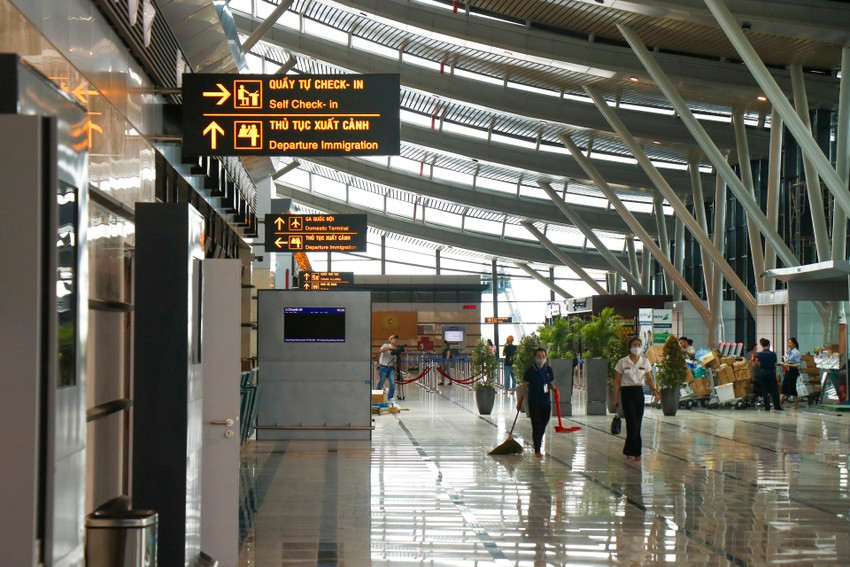 Diện tích sàn xây dựng nhà ga T2 khoảng 22.380m, với công suất 5 triệu hành khách/năm (trong đó 4 triệu khách nội địa), bảo đảm phục vụ 2.500 hành khách giờ cao điểm. (Ảnh: PLO).