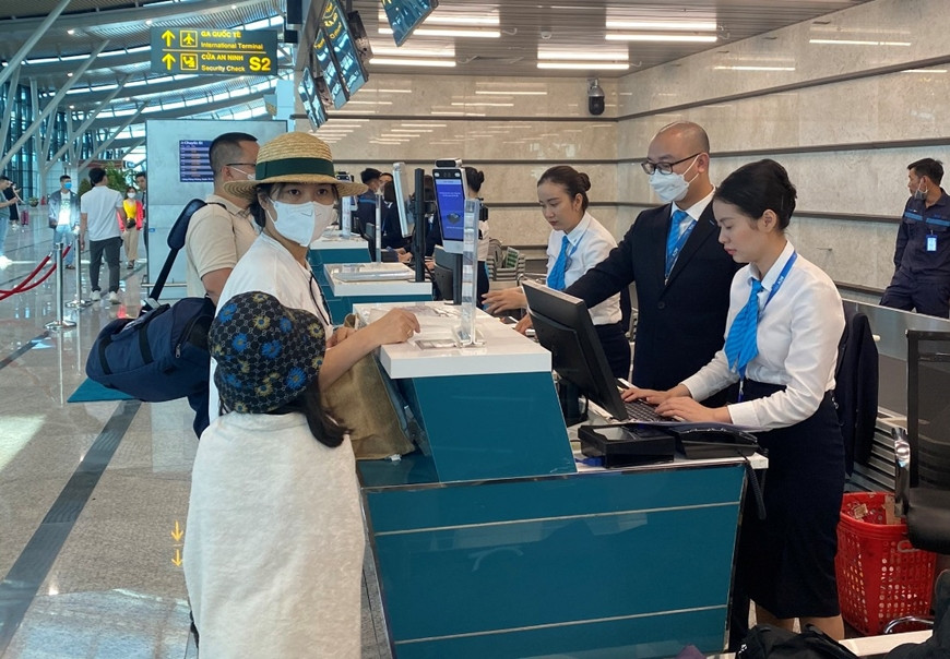 Dự án xây dựng nhà ga hành khách T2 - Cảng hàng không quốc tế Phú Bài có tổng mức đầu tư hơn 2.200 tỷ đồng, do Tổng Công ty Cảng hàng không Việt Nam (ACV) làm chủ đầu tư, được khởi công xây dựng vào cuối tháng 12/2019. (Ảnh: Quân đội nhân dân).