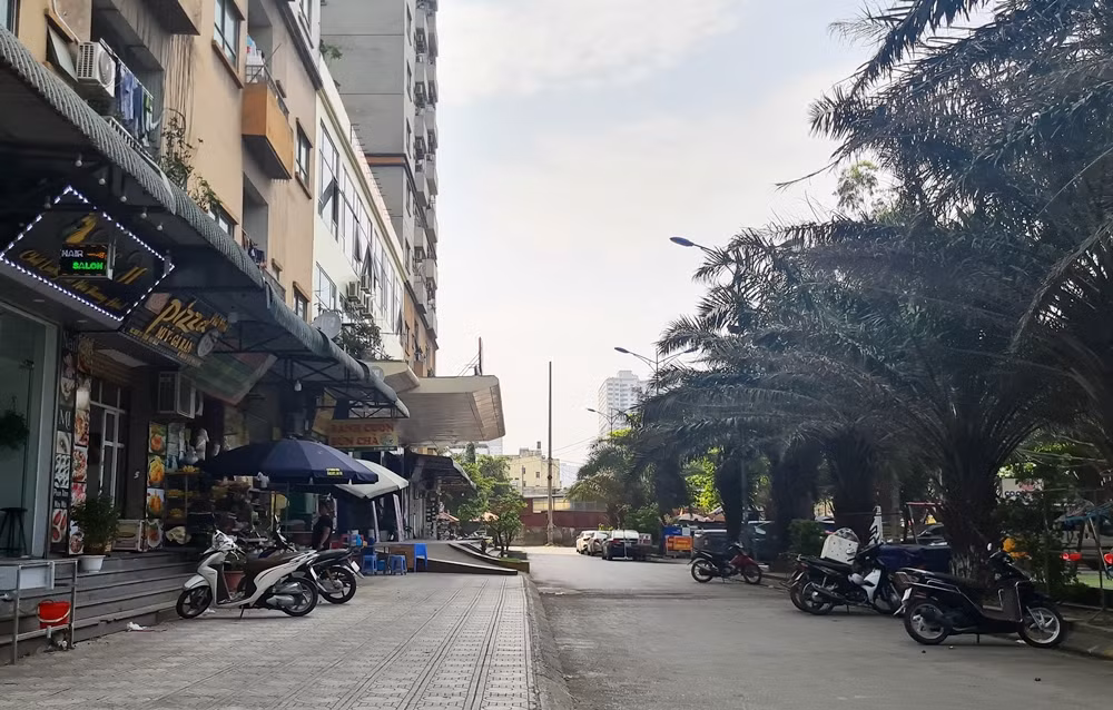 Mặt chính của dự án hướng ra phía đường Cầu Bươu.