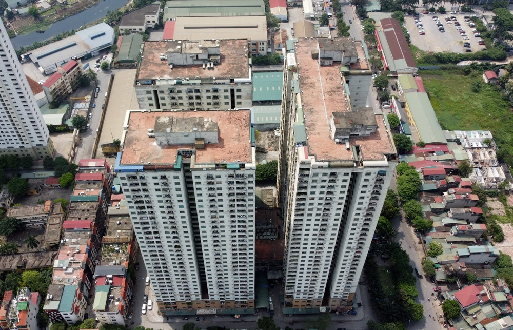 Nhiều khách hàng mua căn hộ của dự án CT6 Kiến Hưng mà không hề biết các sai phạm phía sau. Kết quả điều tra cho thấy, ông Lê Thanh Thản đã bán được 488 căn hộ cho 488 khách hàng, các căn hộ đều không được cấp sổ hồng.