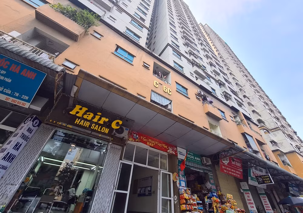 Ông Thản đã chỉ đạo xây dựng thêm một tòa cao tầng CT6C cao 32 tầng, gồm 438 căn hộ không nằm trong quy hoạch được duyệt.