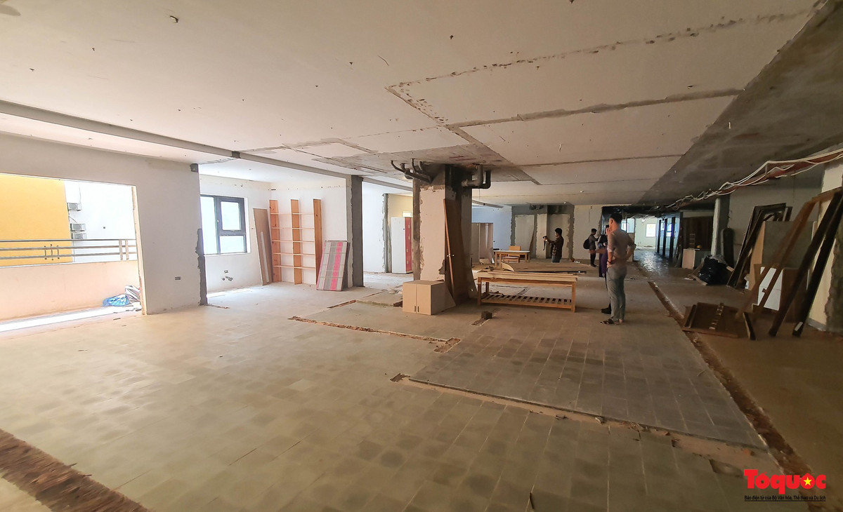 Những ngày qua, hàng chục căn hộ xây trái phép ở các tầng 2, 3 và 5 tại Mường Thanh Sơn Trà đã và đang được tháo dỡ. (Ảnh: Tổ Quốc).