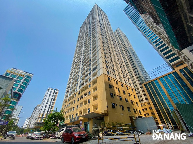 Ngoài ra tại các tầng 25, 35, 41 và 42 cũng bị xây dựng trái phép nhiều hạng mục nên đã bị buộc tháo dỡ. (Ảnh: Báo Đà Nẵng).