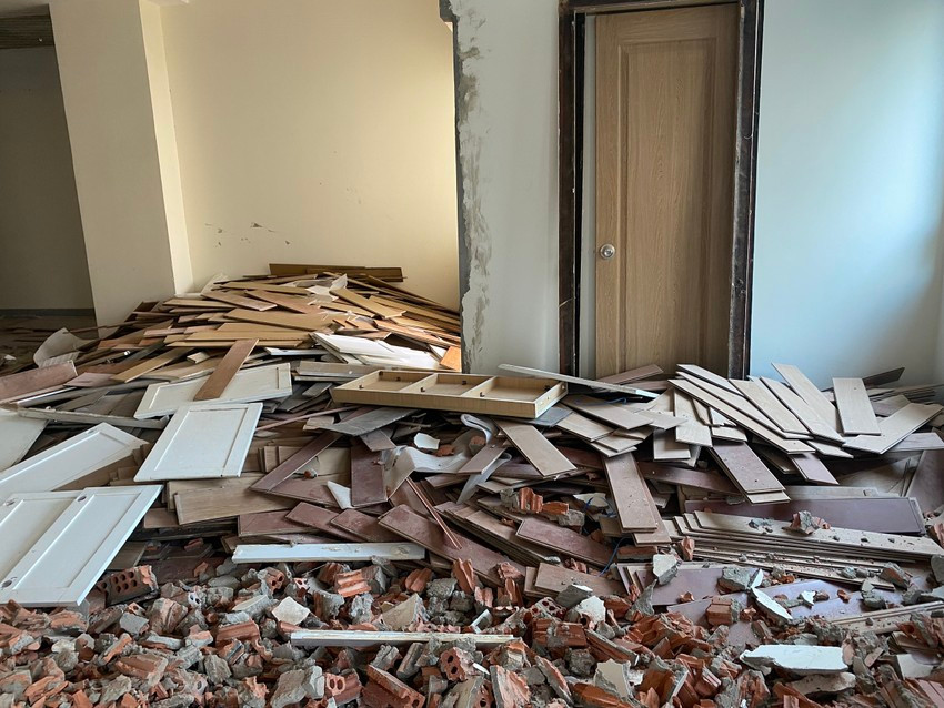 Sau đó, chính quyền Đà Nẵng liên tục ban hành các văn bản xử phạt và cưỡng chế đối với những hạng mục sai phạm tại dự án. (Ảnh: Pháp luật TP.HCM).