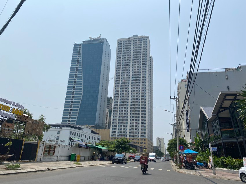 Dự án tổ hợp khách sạn Mường Thanh và căn hộ cao cấp Sơn Trà (gọi tắt là Mường Thanh Sơn Trà) ở phường Mỹ An, quận Ngũ Hành Sơn, Đà Nẵng do Doanh nghiệp tư nhân Xây dựng số 1 Điện Biên làm chủ đầu tư. (Ảnh: Pháp luật TP.HCM).