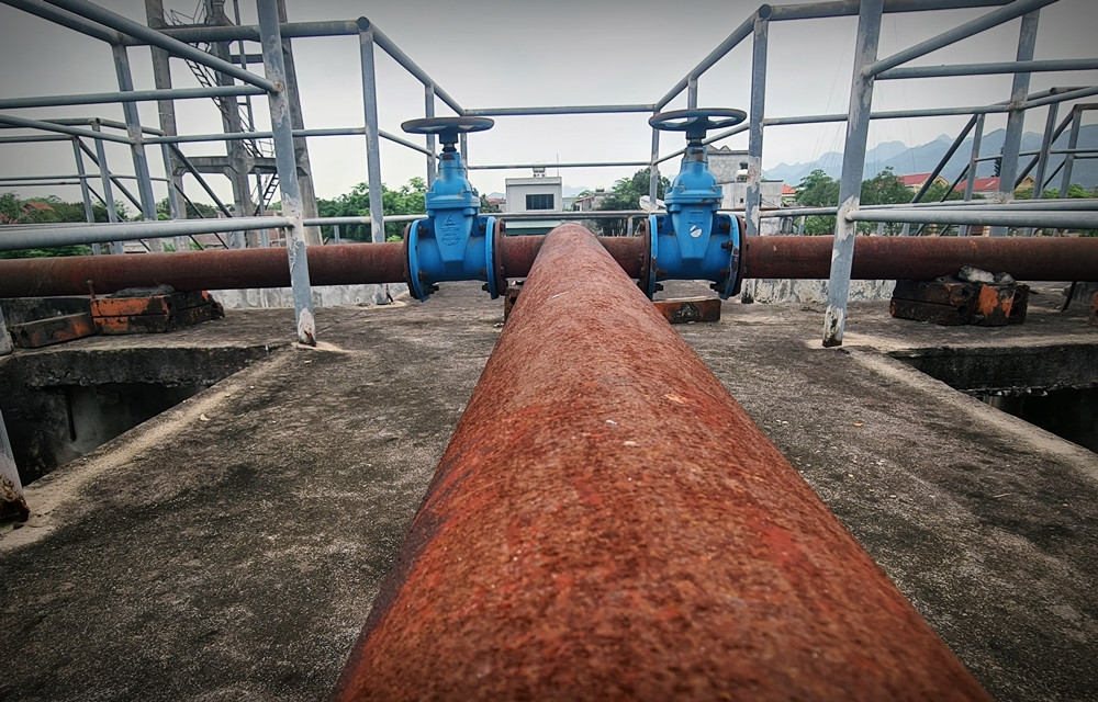 Mặt khác, ở xã Yên Quang có 3 hồ trữ nước lớn nên nước giếng khơi của người dân sử dùng rất ổn định. Trong khi nhà máy nước hoạt động không có người dùng nên vận hành kém hiệu quả.