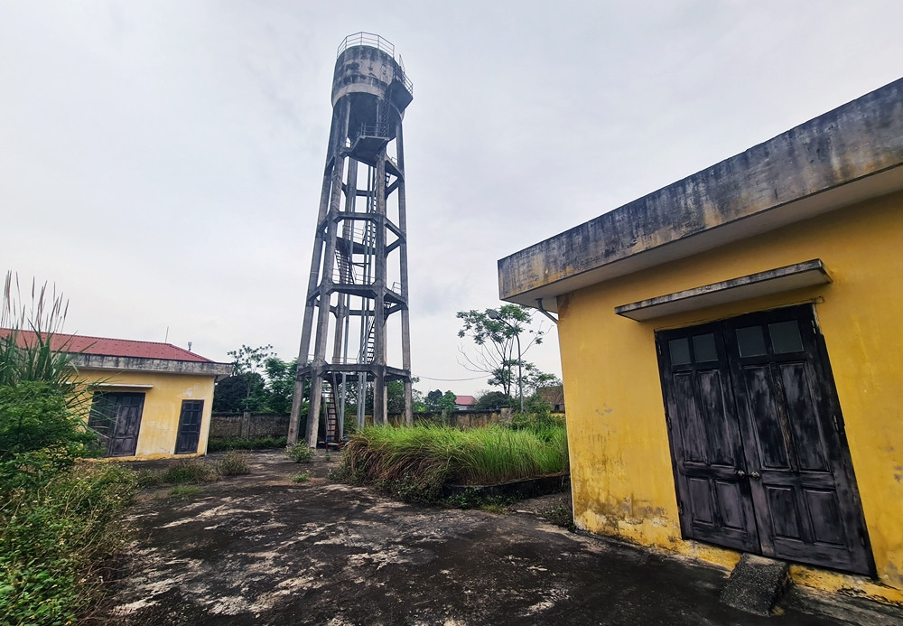 Chính quyền xã cho biết thêm, hiện tại, xã cũng không biết đơn vị nào đang vận hành nhà máy nước sạch Yên Quang.