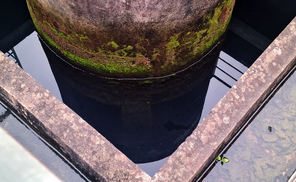 Khi nhà máy nước này hoàn thành, UBND xã có đề xuất hòa chung với 1 nhà máy nước còn lại, để xã điều hành hoạt động cho hiệu quả. Tuy nhiên, chỉ có hơn 170/1.700 hộ dân đăng ký sử dụng, nhu cầu thấp nên nhà máy không thể duy trì hoạt động.