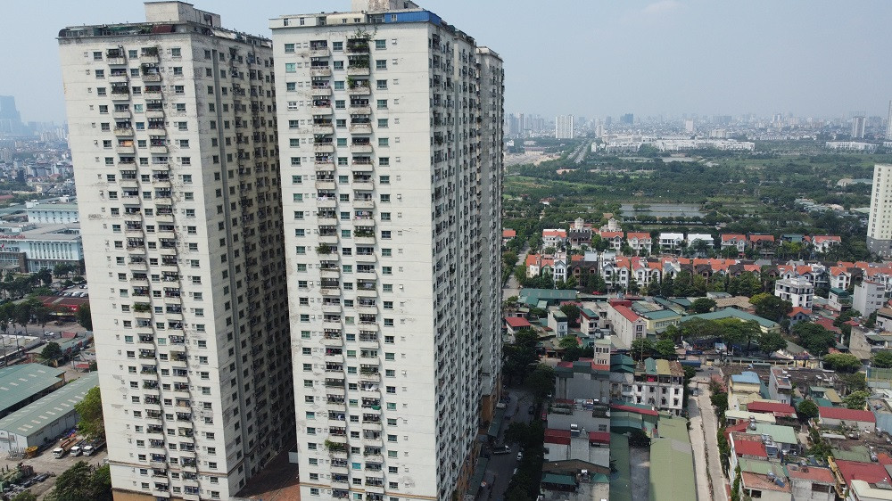 Kết luận xác định khối nhà cao tầng đã tăng diện tích tầng hầm từ 5.762m2 lên 6.817m2, tòa tháp A tăng từ 1.108m2 lên 2.428m2, tháp B từ 1.099m2 lên 1.928m2. Chiều cao công trình cũng được điều chỉnh tăng từ 31 lên thành 32 tầng và giảm một tầng hầm.