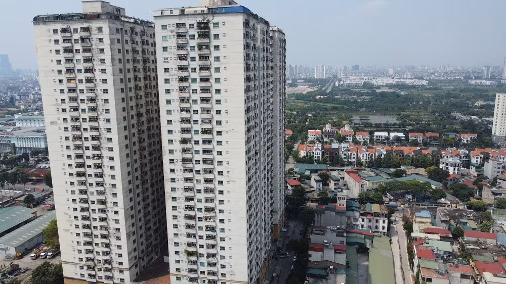 Kết luận xác định khối nhà cao tầng đã tăng diện tích tầng hầm từ 5.762m2 lên 6.817m2, tòa tháp A tăng từ 1.108m2 lên 2.428m2, tháp B từ 1.099m2 lên 1.928m2. Chiều cao công trình cũng được điều chỉnh tăng từ 31 lên thành 32 tầng và giảm một tầng hầm.