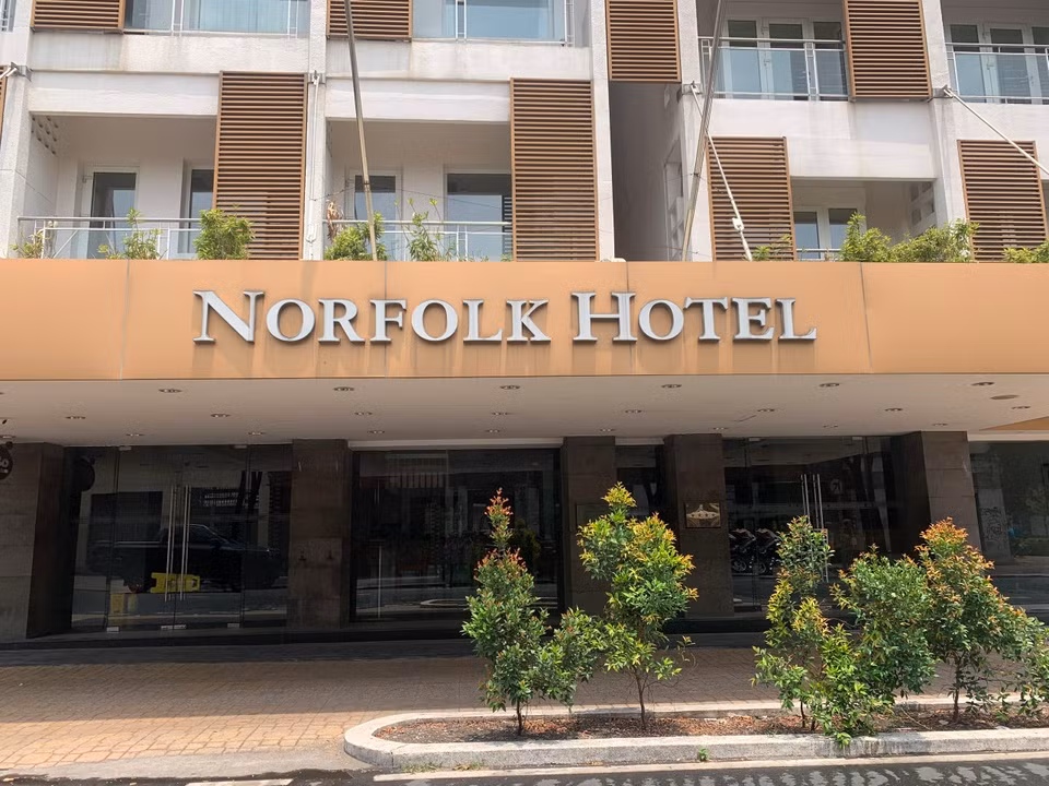 Vi sao khach san Norfolk 30 nam tuoi o TP HCM dung hoat dong?
