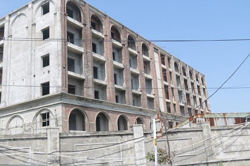 Do không để hoàn thiện đúng tiến độ nên tháng 4/2022, UBND tỉnh Quảng Nam tiếp tục thống nhất điều chỉnh tiến độ hoàn thành của dự án Hội An Golden Sea đến tháng 7/2023. (Ảnh: Diễn đàn Doanh nghiệp).