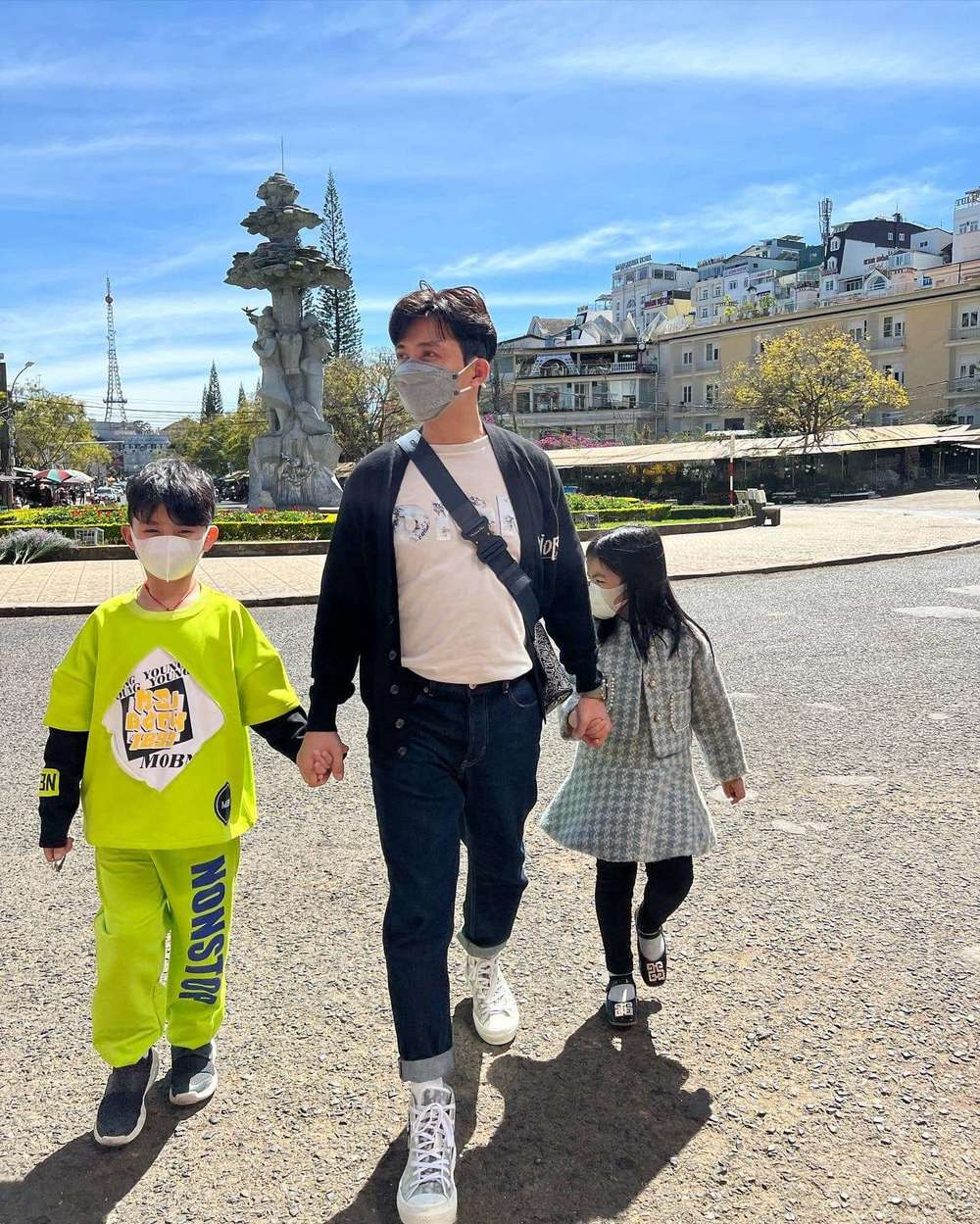 Anh từng chia sẻ mình thậm chí không cần đợi đến nhân dịp gì, thấy món đồ nào thú vị sẽ nghĩ ngay đến vợ và nhanh chóng đặt mua.