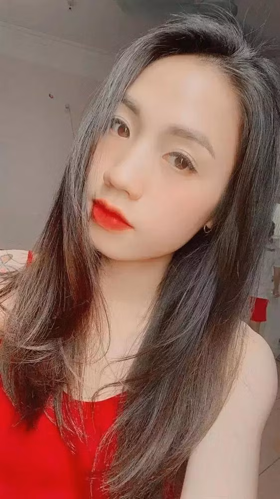 Trên sân thi đấu lăn xả nhưng ngoài đời Duyên vẫn là một cô gái dịu dàng, nữ tính. Ảnh: FBNV