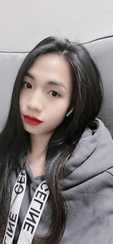 Trần Thị Duyên sở hữu gương mặt xinh đẹp, baby, được ví như "hoa khôi" sân cỏ và đang có 74,5 ngàn người theo dõi trên Facebook.