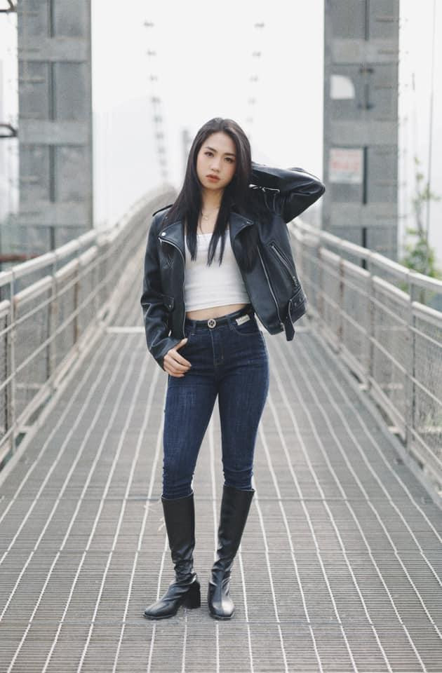 Kèm theo hình ảnh, Trần Thị Duyên còn thả thính: "Dịu dàng chín chắn em không thiếu. Chủ yếu em thích cục súc vì đam mê".