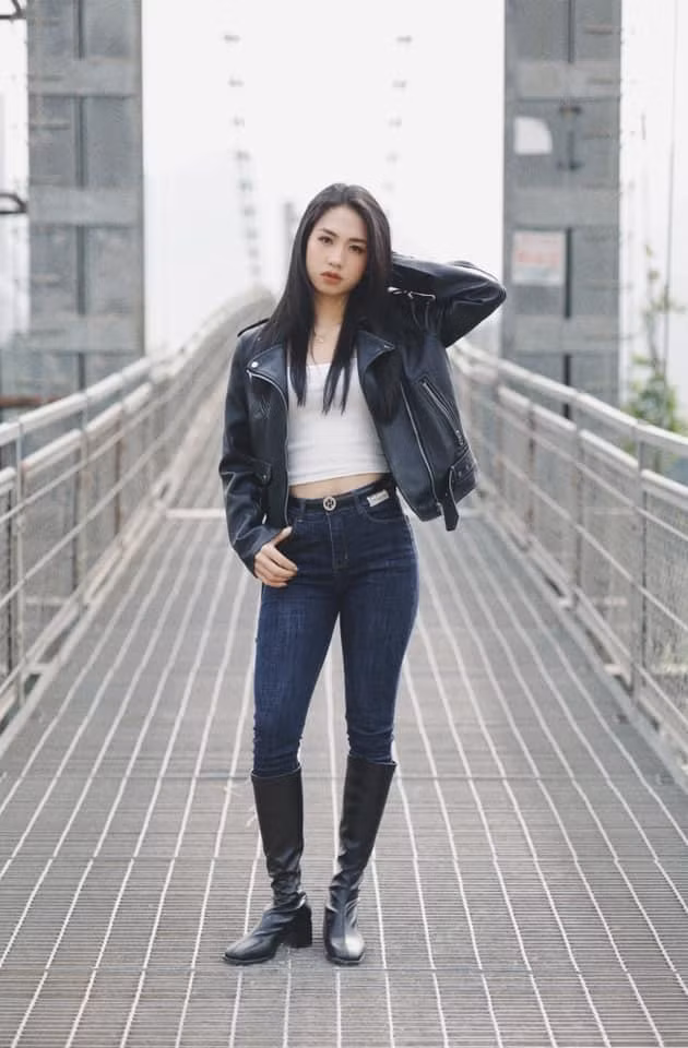 Kèm theo hình ảnh, Trần Thị Duyên còn thả thính: "Dịu dàng chín chắn em không thiếu. Chủ yếu em thích cục súc vì đam mê".