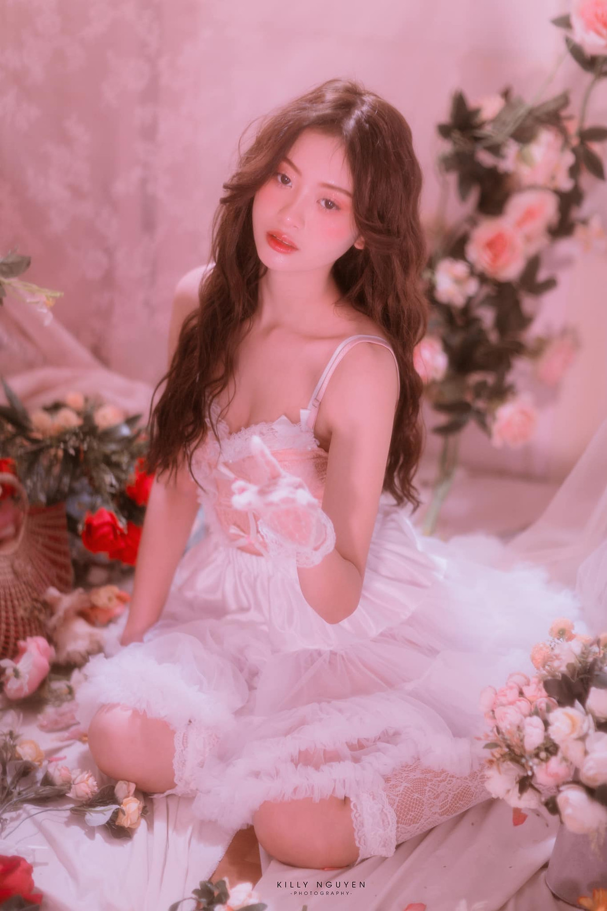 Sở hữu chiều cao 1m60, vóc dáng thanh mảnh cùng khuôn mặt xinh xắn, Linh Trang tự tin theo đuổi hình tượng gợi cảm.