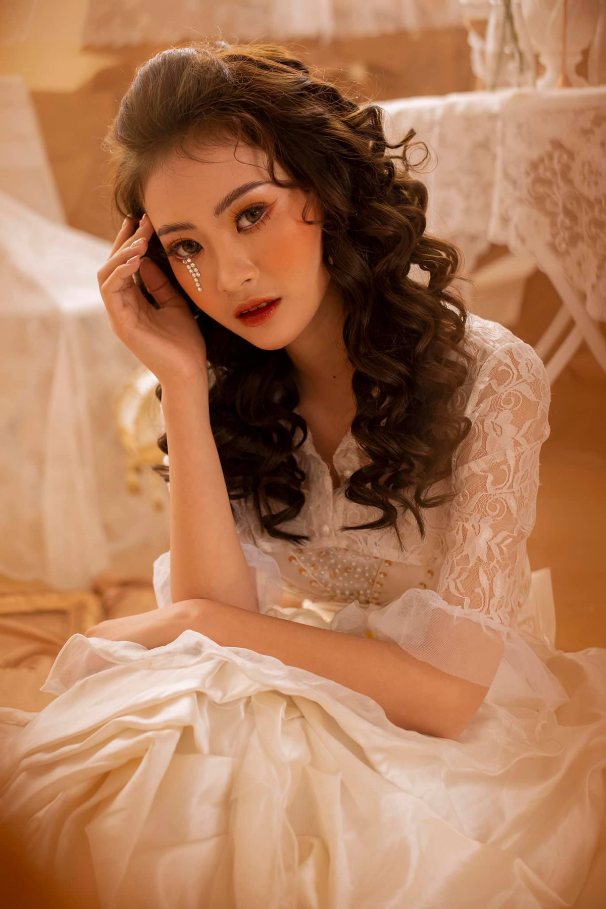 Bắt đầu từ những hình ảnh Triệu Linh Trang đăng tải trên mạng xã hội. Với vẻ ngoài khả ái, cô nàng nhanh chóng trở thành tâm điểm của sự chú ý.