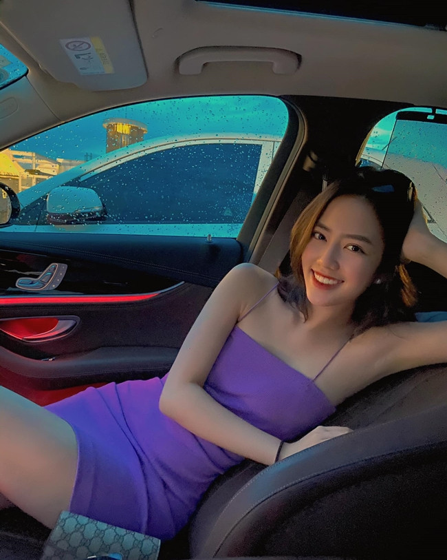 Sở thích của hot girl 9x là tập yoga, học múa và gặp gỡ bạn bè.