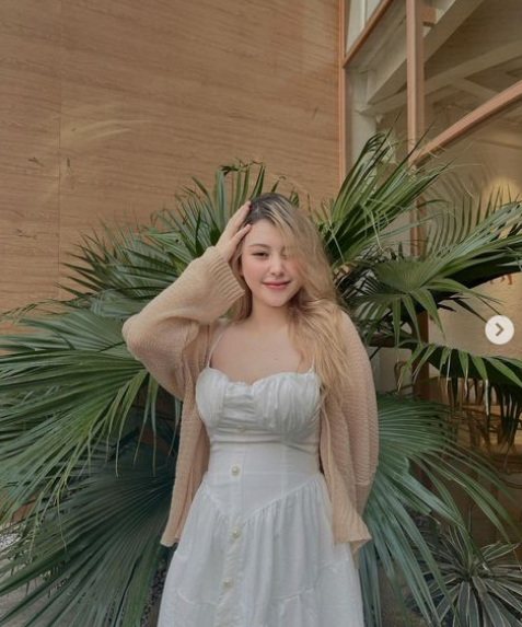 Bên cạnh đó, hot girl này còn có vóc dáng hoàn hảo với 3 vòng siêu chuẩn.