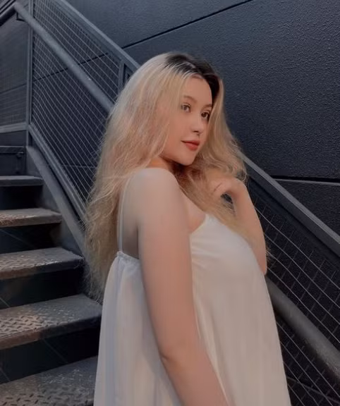 Sunna có cha mang quốc tịch Mỹ, mẹ là người Việt Nam nên ngay từ khi còn nhỏ, 10X đã sở hữu ngoại hình lai Tây cực ấn tượng.