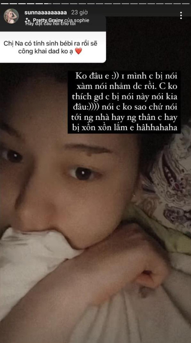 Trước những câu hỏi tò mò của netizen, gái xinh 2K vẫn nhiệt tình trả lời mọi thắc mắc của người hâm mộ.