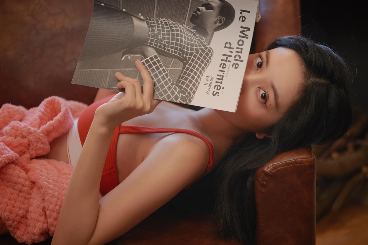 Phải công nhận rằng Jun Vũ có vóc dáng vô cùng hoàn hảo, cả 3 vòng đều có tỷ lệ cân đối.