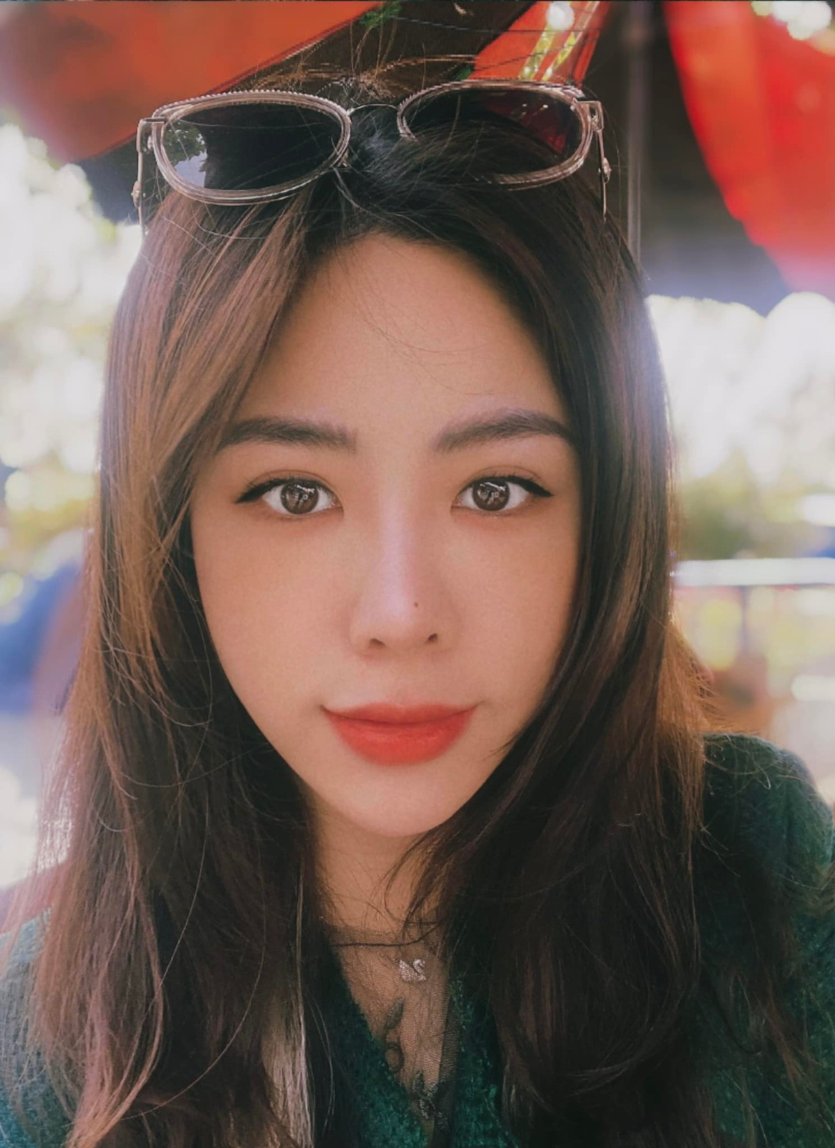 Võ Hồng Hạnh được nhiều người chú ý bởi vẻ ngoài trẻ trung như gái đôi mươi.