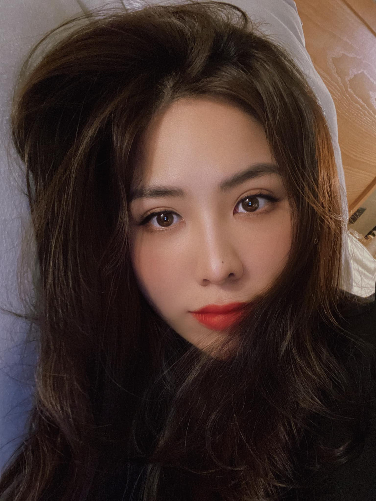 Nếu nhìn qua, nhiều người nhầm tưởng cô là một hot girl, hoa hậu nào đó chứ không phải là một nữ cơ phó, suốt ngày “bay lượn” trên bầu trời.