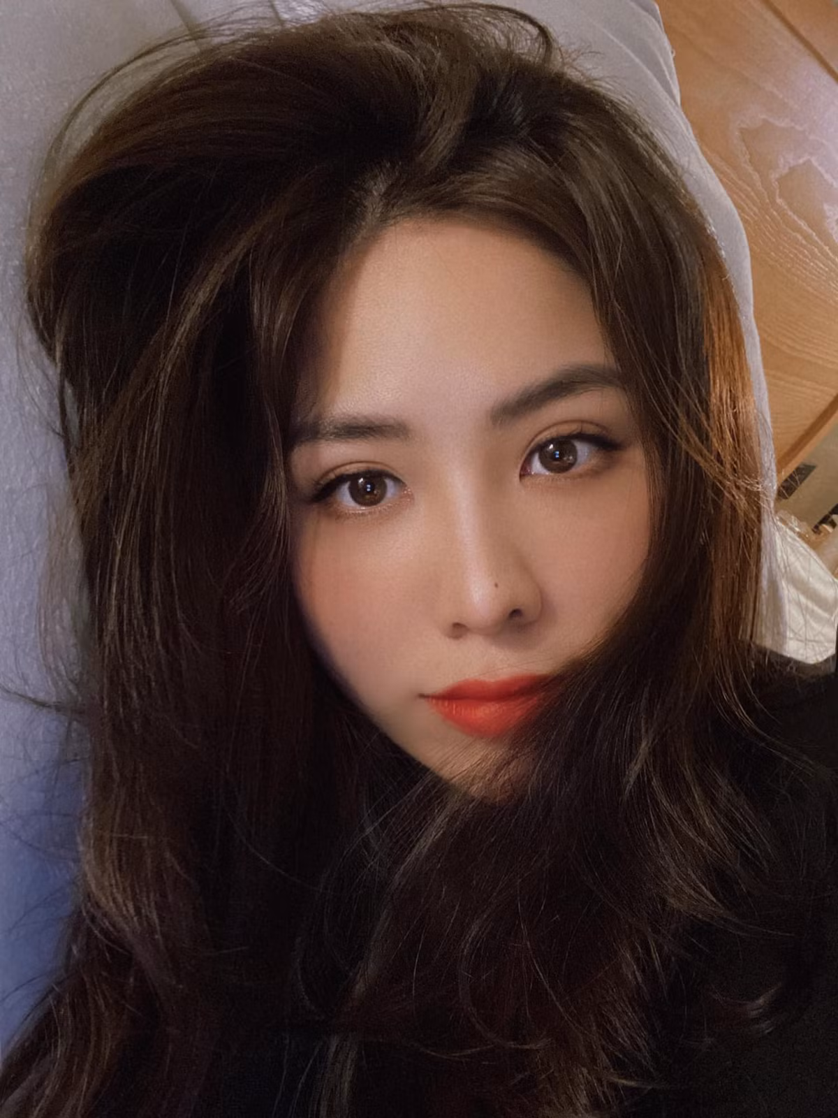 Nếu nhìn qua, nhiều người nhầm tưởng cô là một hot girl, hoa hậu nào đó chứ không phải là một nữ cơ phó, suốt ngày “bay lượn” trên bầu trời.