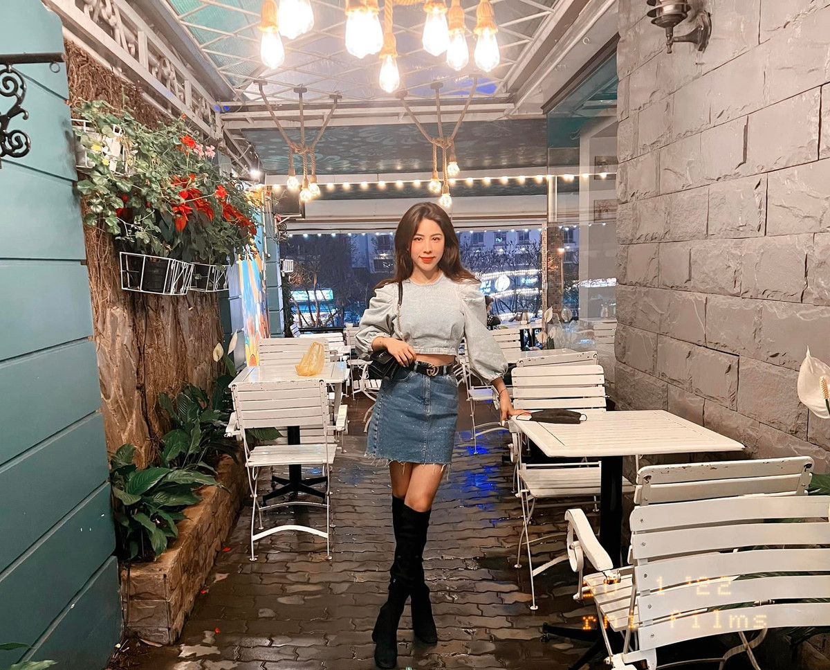 Nhan sắc nữ cơ phó Hồng Hạnh không thua kém một hot girl nào.