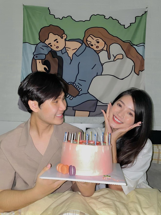 Trước đó vào dịp sinh nhật của An Vy, cô đã đăng tải hình ảnh thổi nến bánh kem mừng sinh nhật cùng bạn trai Đỗ Nguyên Phúc khiến nhiều bạn bè, fans hâm mộ bày tỏ "ghen tị" trước sự ngọt ngào của cả hai.