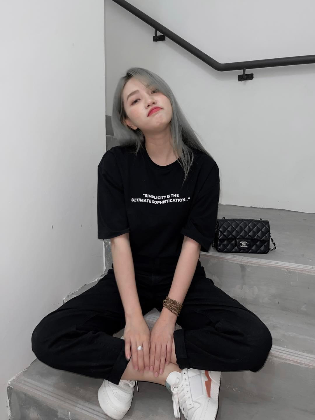 Thời gian gần đây cô nàng bất ngờ "đá chéo sân" sang làm streamer đã khiến không biết bao nhiêu anh em game thủ xao xuyến.