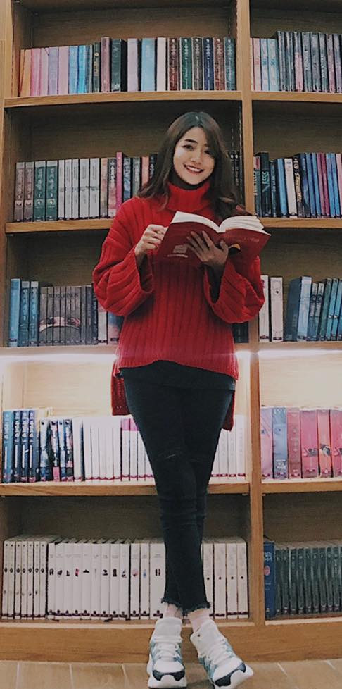 Nhan sắc của nữ streamer "tân binh" này được nhiều người đánh giá là xinh đẹp như nữ thần thế hệ mới.