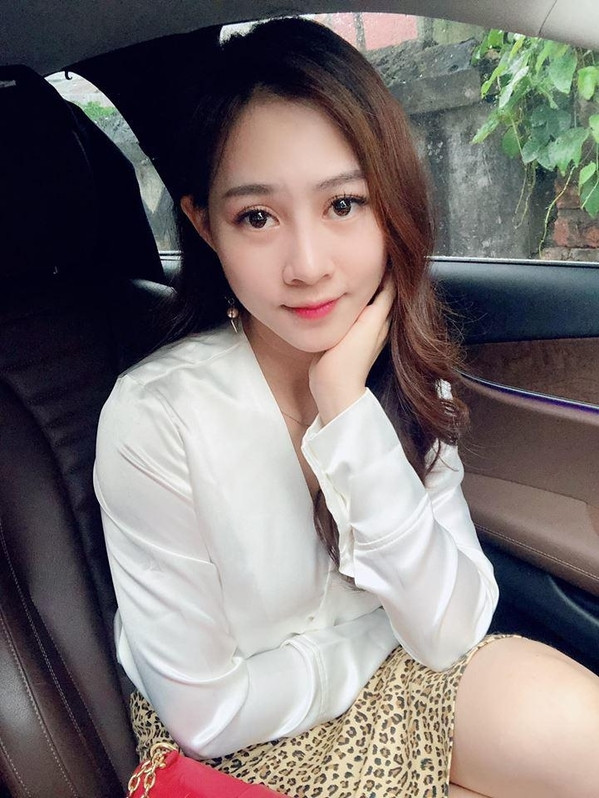 Yến Xôi (Đinh Hải Yến) hay còn được gọi là hot girl Kem Xôi, là diễn viên nổi tiếng của nhóm hài Kem Xôi TV.