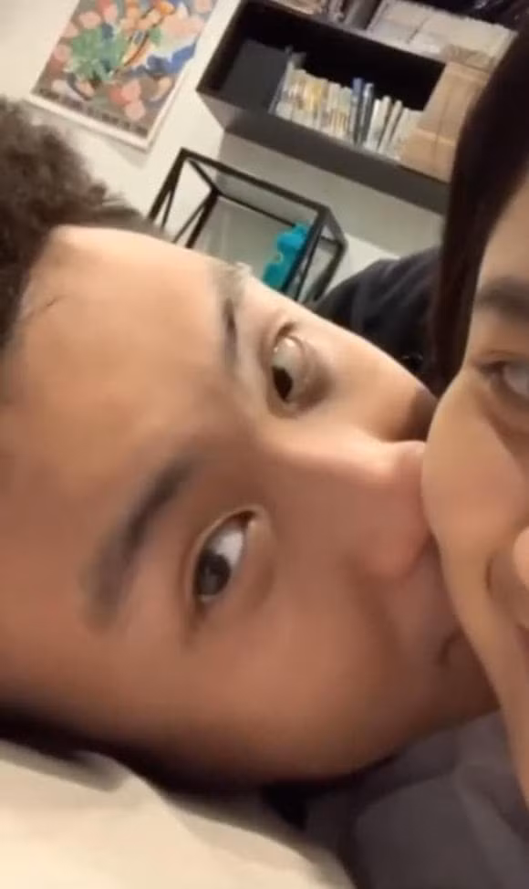 Thái độ này của netizen dành cho couple hoàn toàn trái ngược với thời điểm khoảng 2 năm rưỡi về trước. Lúc đó Hàn Hằng vướng vào tin đồn là "Tuesday" chen ngang mối quan hệ giữa Huyme - Trúc Anh Pear.