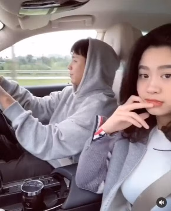 Trong đoạn clip, YouTuber đã kể về "my girl" - Hàn Hằng bằng những lời lẽ hết sức dịu dàng và ngọt ngào.