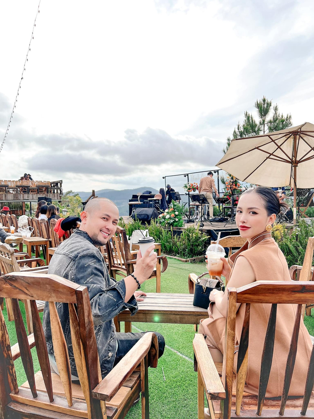 Nếu anh trai Bảo Thy hiện kinh doanh trong lĩnh vực bất động sản thì Trang Pilla lại có một thương hiệu mỹ phẩm của riêng mình.