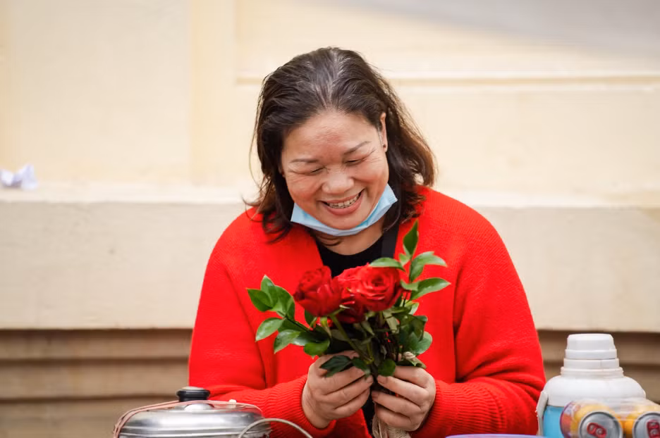 Chiến dịch đã tặng hoa cho gần 50.000 người dân và gửi gắm thông điệp: “Đừng chỉ để lời yêu thương gói gọn trong ngày lễ tình nhân. Hãy trao nhau yêu thương suốt 365 ngày".