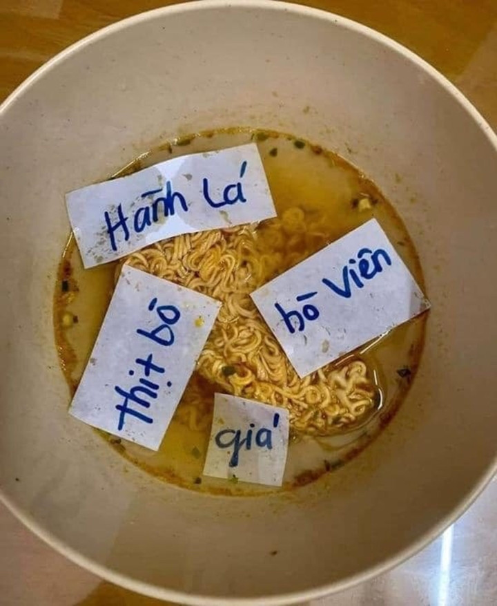 Đây chính là bữa ăn chứa đầy nước mắt mà chỉ có sinh viên mới hiểu.